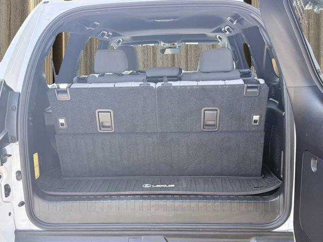 Photo of 2023 Eminent White Pearl Lexus GX 460