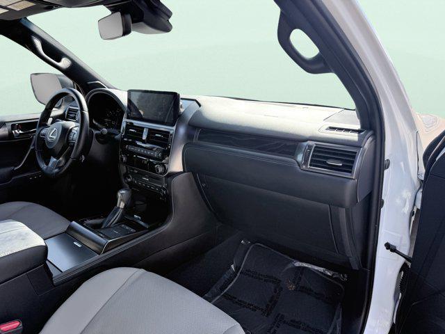 Photo of 2023 Eminent White Pearl Lexus GX 460