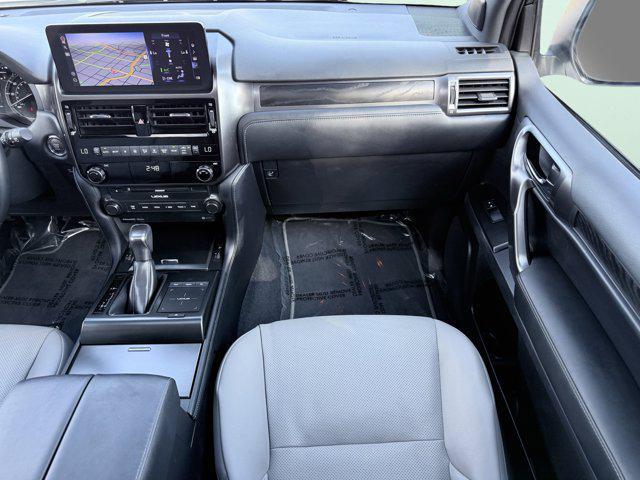 Photo of 2023 Eminent White Pearl Lexus GX 460