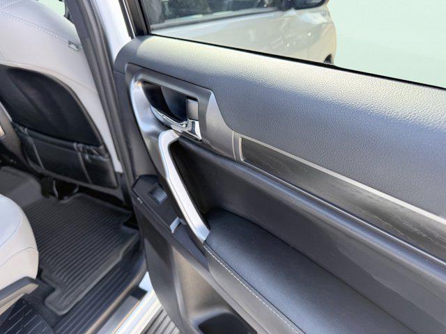 Photo of 2023 Eminent White Pearl Lexus GX 460