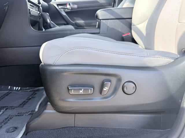 Photo of 2023 Eminent White Pearl Lexus GX 460