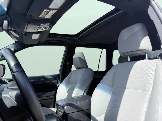 Photo of 2023 Eminent White Pearl Lexus GX 460