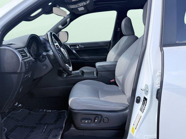 Photo of 2023 Eminent White Pearl Lexus GX 460