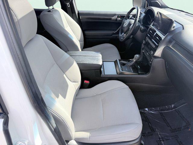 Photo of 2023 Eminent White Pearl Lexus GX 460