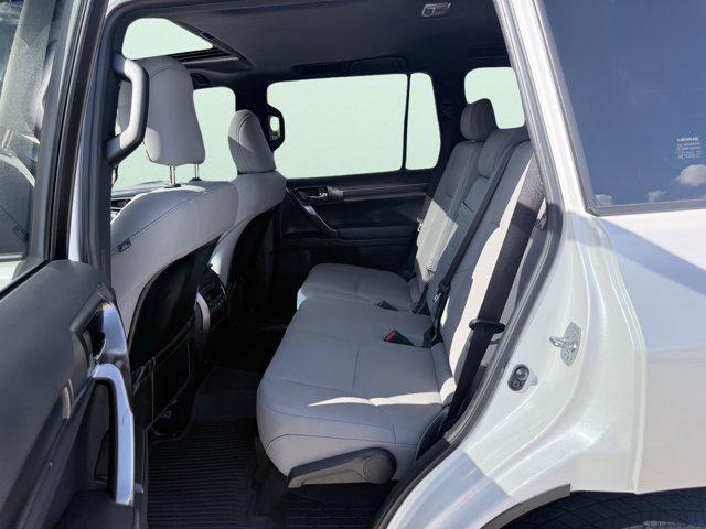 Photo of 2023 Eminent White Pearl Lexus GX 460