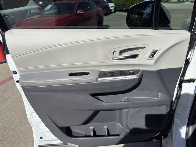 Photo of 2023 Wind Chill Pearl Toyota Sienna