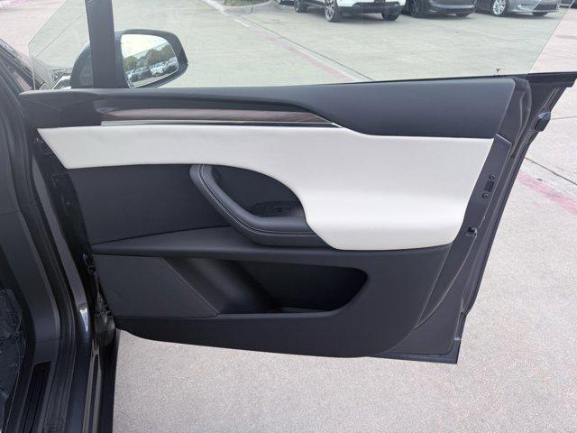 Photo of 2023 Midnight Silver Meta Tesla Model X