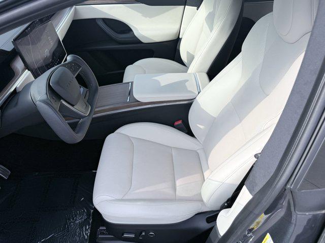 Photo of 2023 Midnight Silver Meta Tesla Model X
