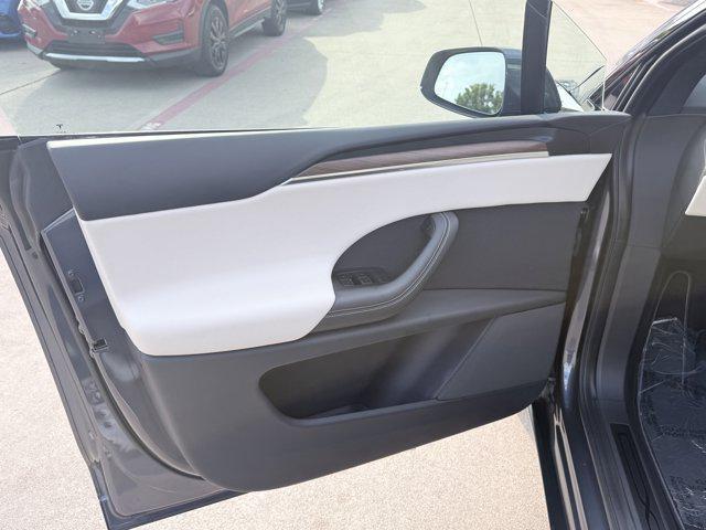 Photo of 2023 Midnight Silver Meta Tesla Model X