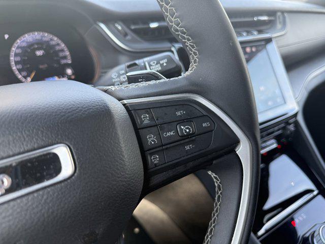 Photo of 2023 Bright White Clearcoat Jeep Grand Cherokee