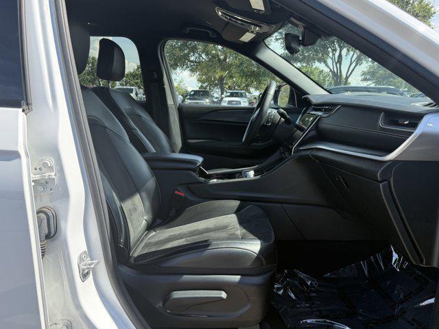 Photo of 2023 Bright White Clearcoat Jeep Grand Cherokee