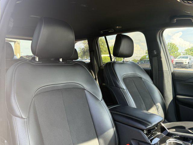 Photo of 2023 Bright White Clearcoat Jeep Grand Cherokee