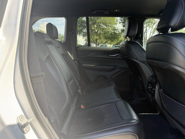Photo of 2023 Bright White Clearcoat Jeep Grand Cherokee