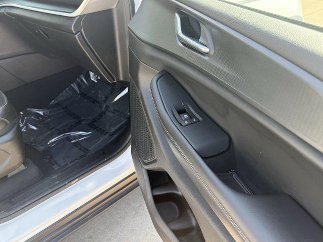 Photo of 2023 Bright White Clearcoat Jeep Grand Cherokee