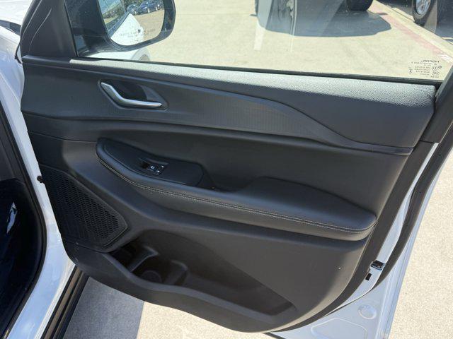 Photo of 2023 Bright White Clearcoat Jeep Grand Cherokee