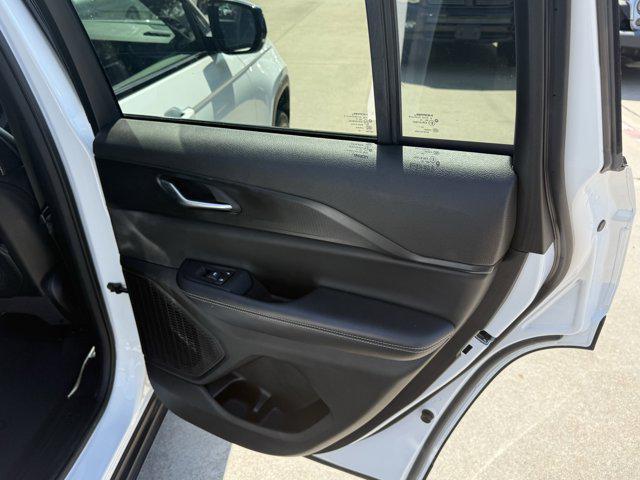 Photo of 2023 Bright White Clearcoat Jeep Grand Cherokee