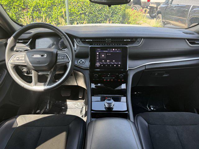 Photo of 2023 Bright White Clearcoat Jeep Grand Cherokee