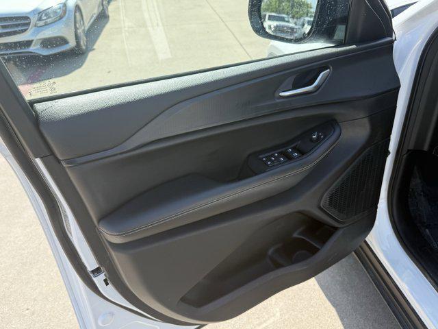 Photo of 2023 Bright White Clearcoat Jeep Grand Cherokee