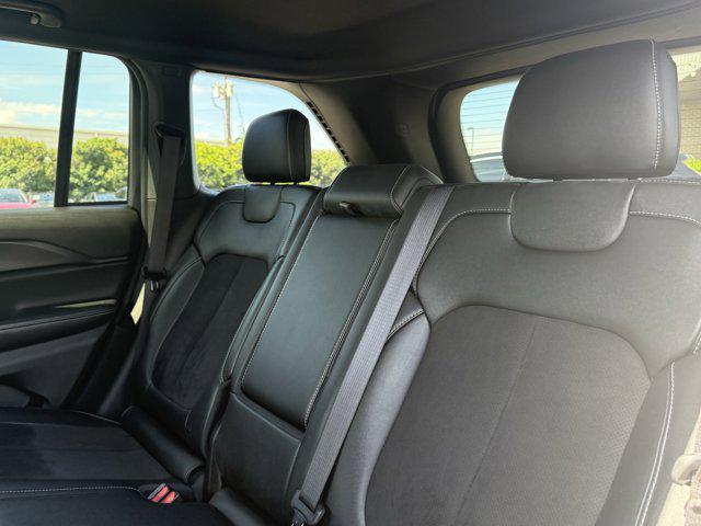 Photo of 2023 Bright White Clearcoat Jeep Grand Cherokee
