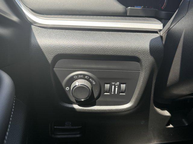 Photo of 2023 Bright White Clearcoat Jeep Grand Cherokee