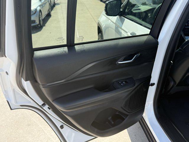 Photo of 2023 Bright White Clearcoat Jeep Grand Cherokee