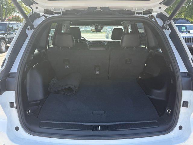 Photo of 2023 Bright White Clearcoat Jeep Grand Cherokee