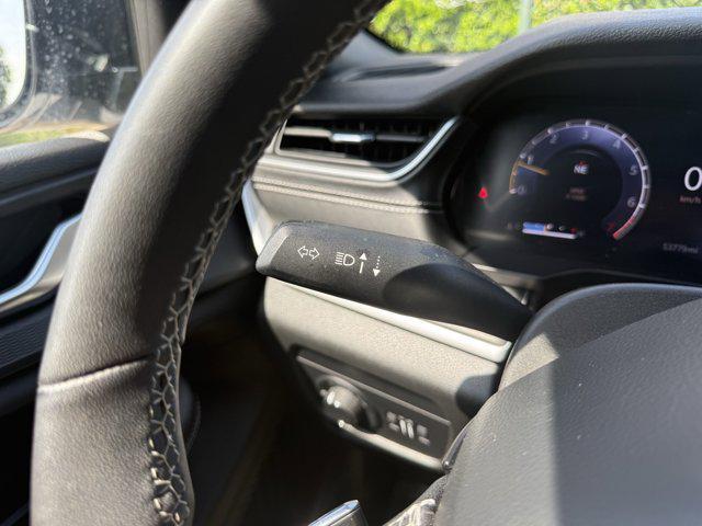 Photo of 2023 Bright White Clearcoat Jeep Grand Cherokee