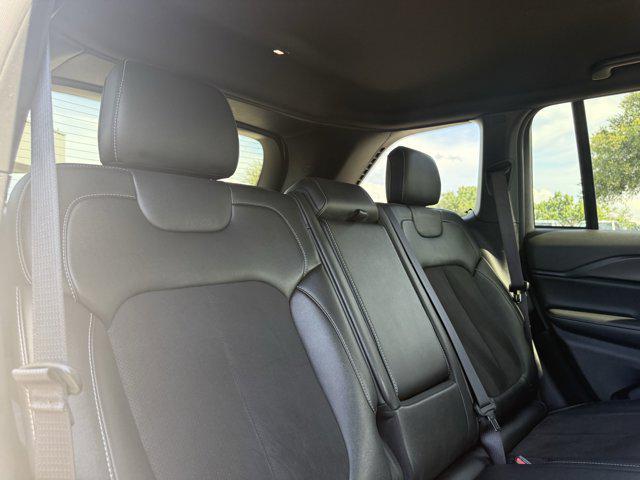 Photo of 2023 Bright White Clearcoat Jeep Grand Cherokee