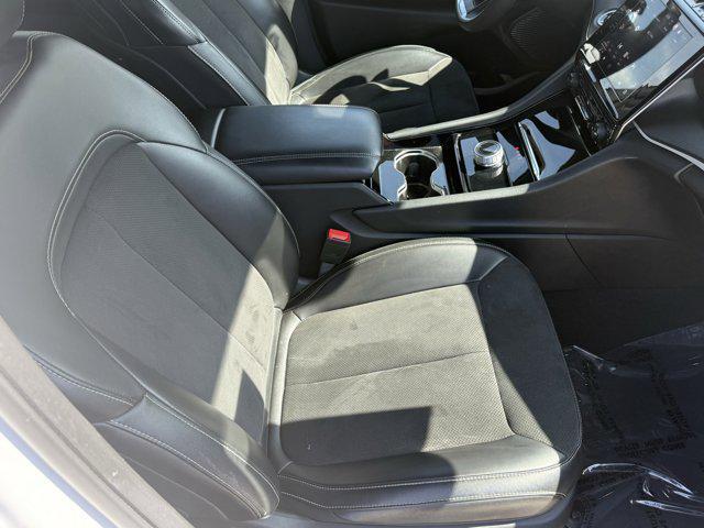 Photo of 2023 Bright White Clearcoat Jeep Grand Cherokee