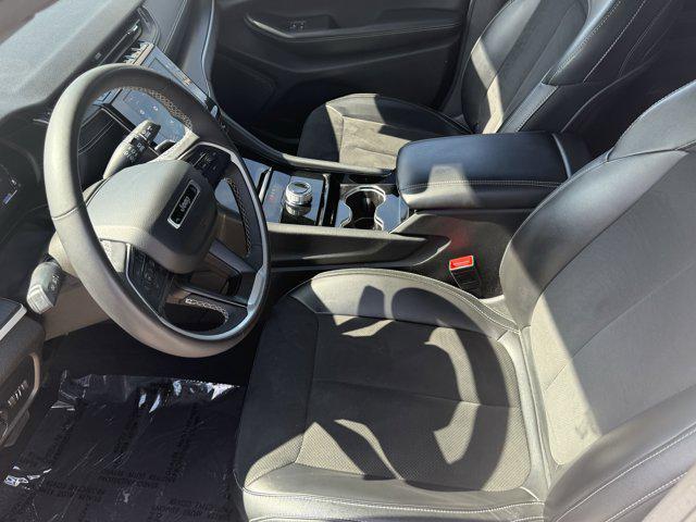 Photo of 2023 Bright White Clearcoat Jeep Grand Cherokee