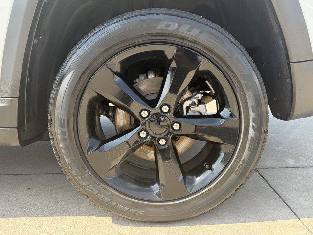 Photo of 2023 Bright White Clearcoat Jeep Grand Cherokee