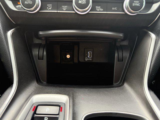 Photo of 2019 Platinum White Pearl Honda Accord Hybrid