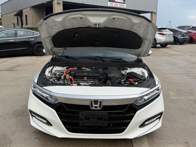 Photo of 2019 Platinum White Pearl Honda Accord Hybrid