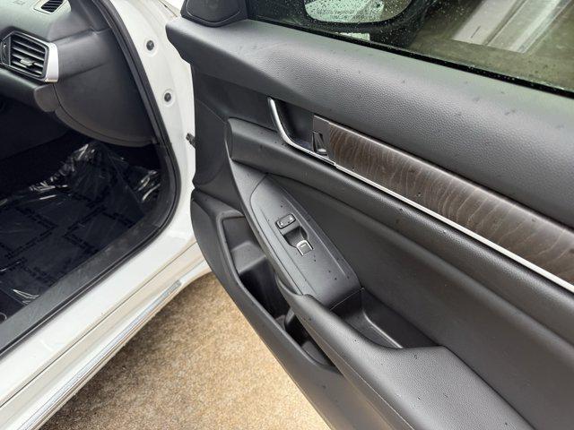 Photo of 2019 Platinum White Pearl Honda Accord Hybrid