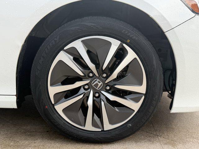 Photo of 2019 Platinum White Pearl Honda Accord Hybrid