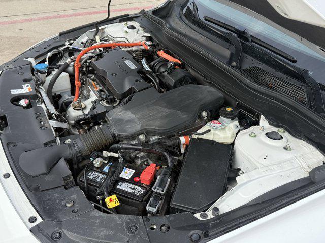 Photo of 2019 Platinum White Pearl Honda Accord Hybrid