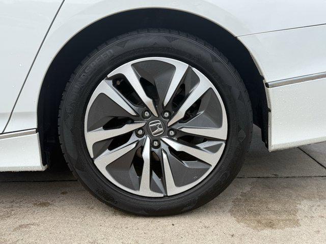 Photo of 2019 Platinum White Pearl Honda Accord Hybrid