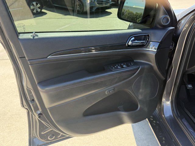Photo of 2019 Granite Crystal Metallic Clearcoat Jeep Grand Cherokee