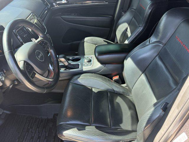 Photo of 2019 Granite Crystal Metallic Clearcoat Jeep Grand Cherokee
