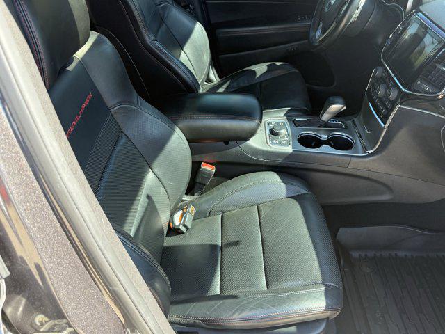 Photo of 2019 Granite Crystal Metallic Clearcoat Jeep Grand Cherokee