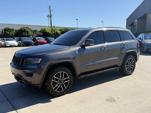 Photo of 2019 Granite Crystal Metallic Clearcoat Jeep Grand Cherokee