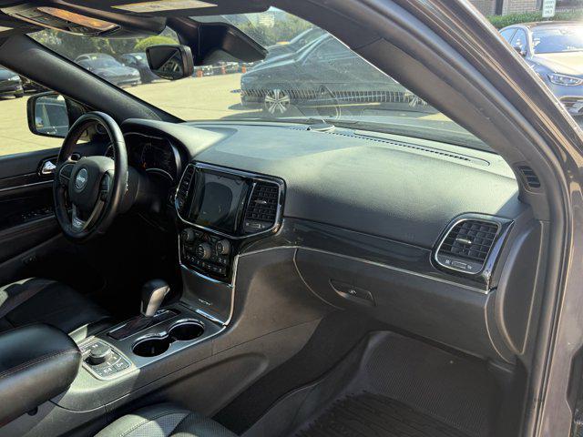 Photo of 2019 Granite Crystal Metallic Clearcoat Jeep Grand Cherokee