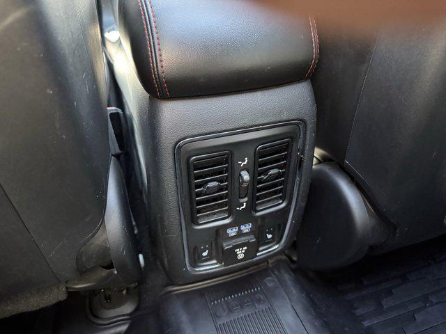 Photo of 2019 Granite Crystal Metallic Clearcoat Jeep Grand Cherokee