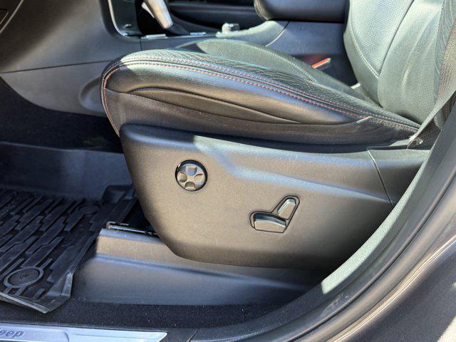 Photo of 2019 Granite Crystal Metallic Clearcoat Jeep Grand Cherokee