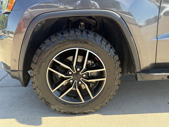 Photo of 2019 Granite Crystal Metallic Clearcoat Jeep Grand Cherokee