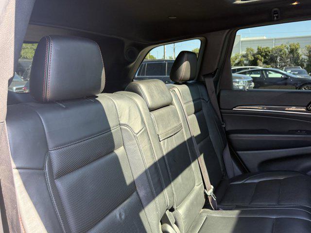 Photo of 2019 Granite Crystal Metallic Clearcoat Jeep Grand Cherokee