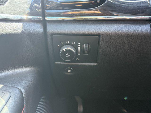 Photo of 2019 Granite Crystal Metallic Clearcoat Jeep Grand Cherokee