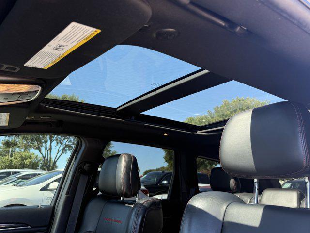 Photo of 2019 Granite Crystal Metallic Clearcoat Jeep Grand Cherokee