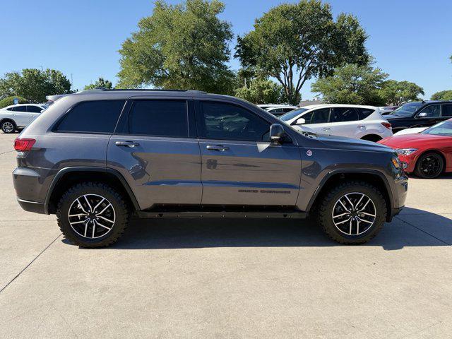 Photo of 2019 Granite Crystal Metallic Clearcoat Jeep Grand Cherokee