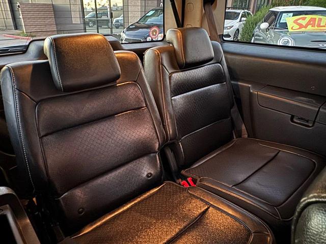 Photo of 2009 Maroon Ford Flex
